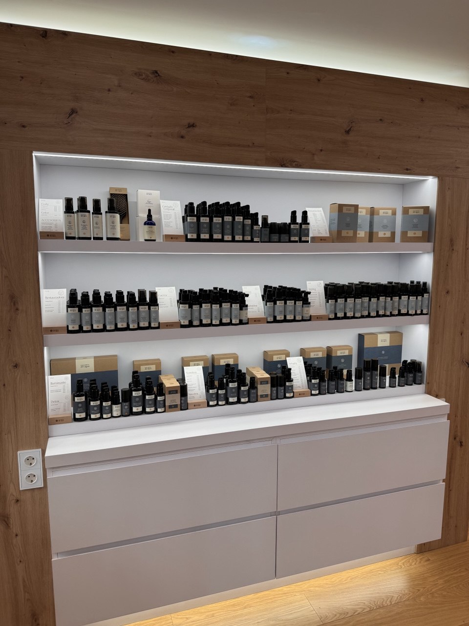 PELUQUERÍA Y ESTÉTICA CARMEN VELOZ